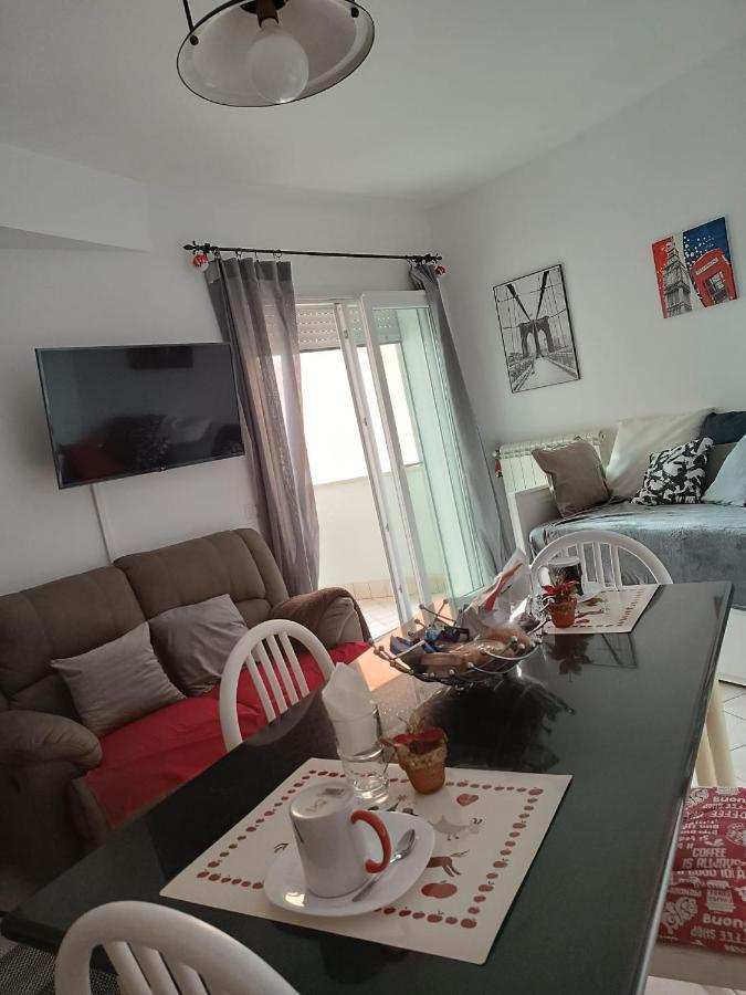 Armareaoverseassuites 피우미치노 외부 사진