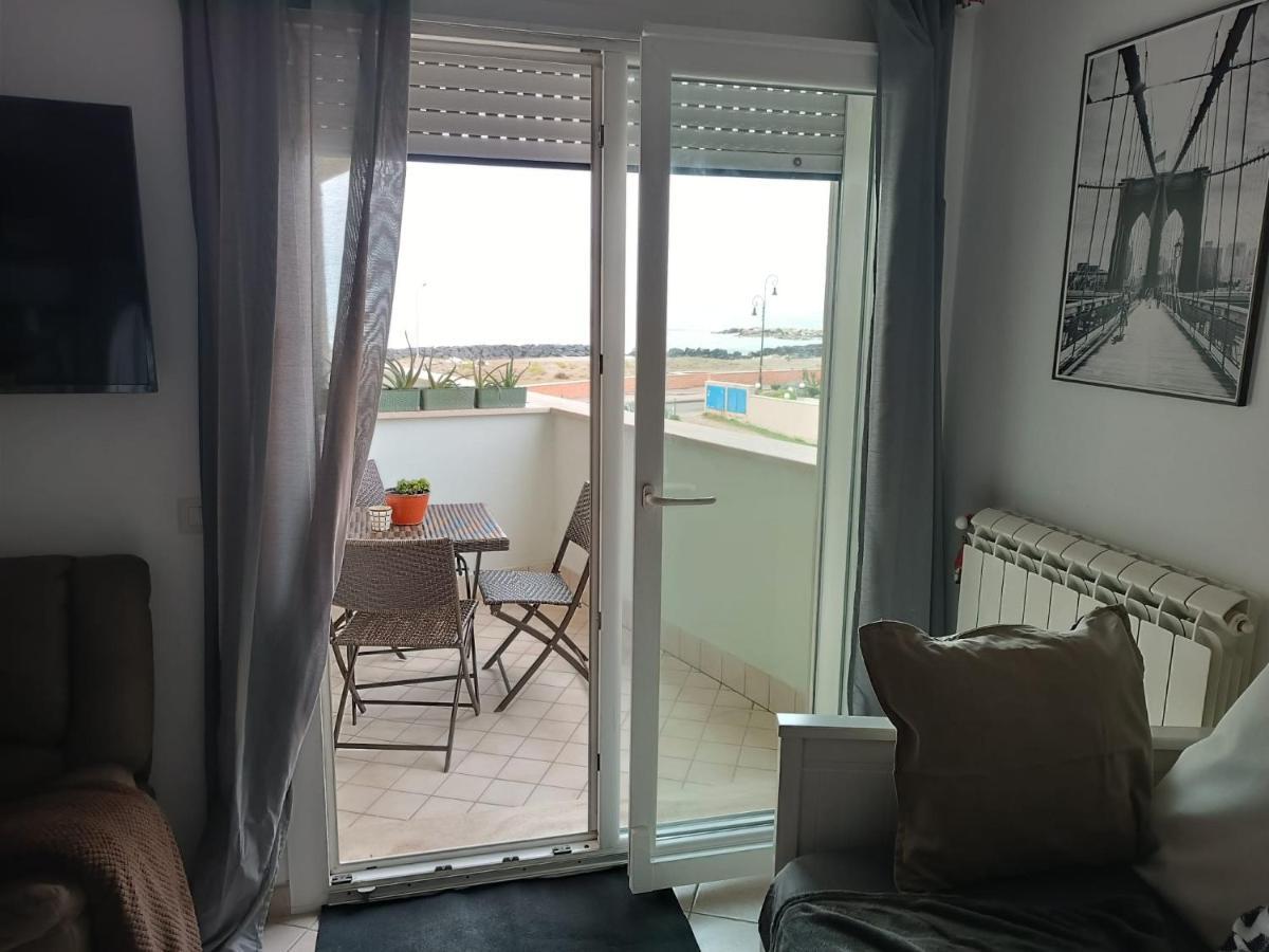 Armareaoverseassuites 피우미치노 외부 사진